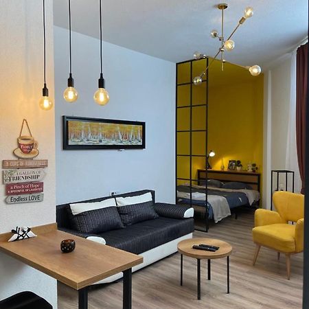 Ora-Prn, Studio Apartment In The City Centre Pristina Kültér fotó