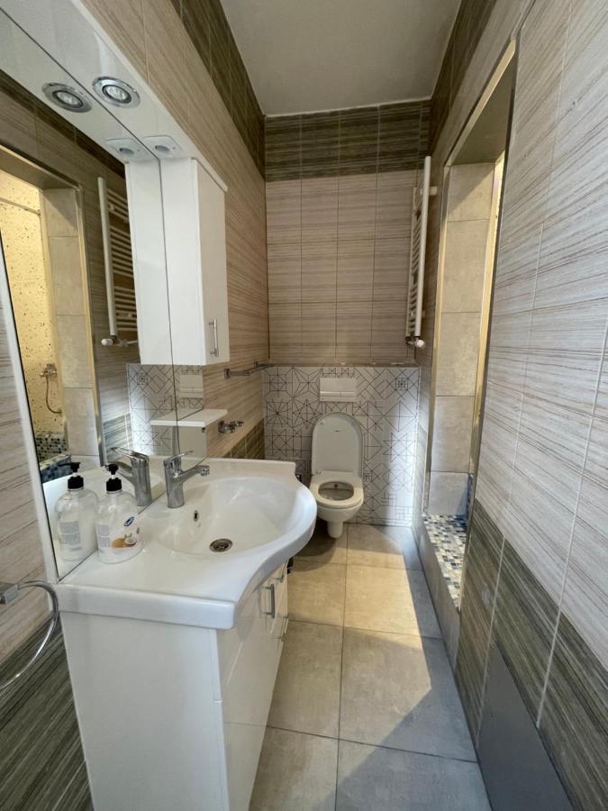 Ora-Prn, Studio Apartment In The City Centre Pristina Kültér fotó
