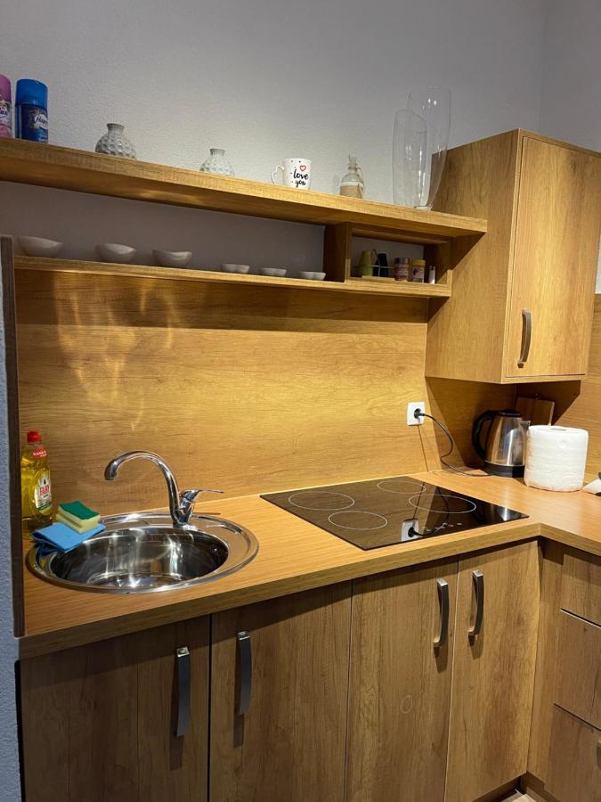 Ora-Prn, Studio Apartment In The City Centre Pristina Kültér fotó